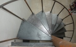 escalier en fer forgé en colimaçon