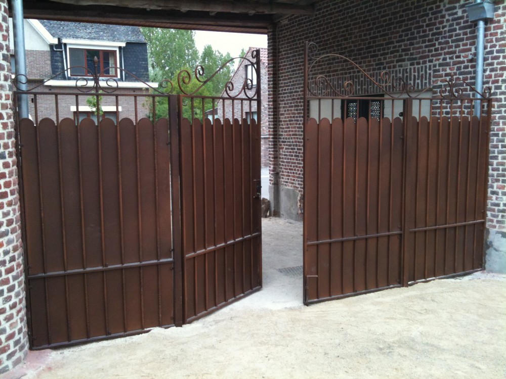 grille pierre et jardin