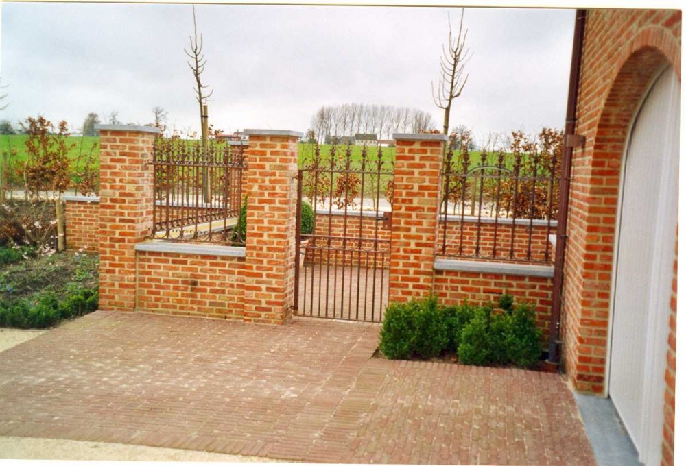 grille pierre et jardin
