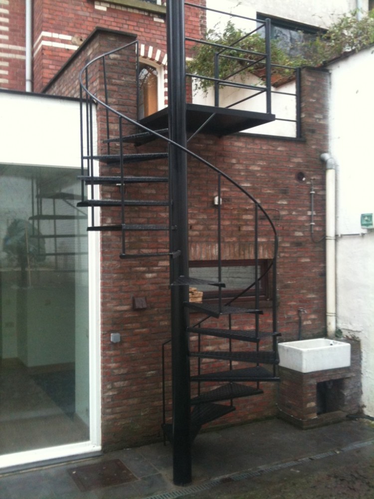 escalier en fer forgé en colimaçon