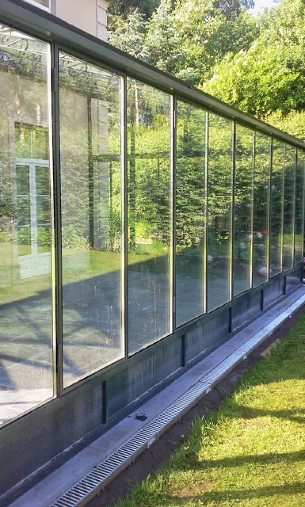 Serre ferronnerie de pierre et jardin 